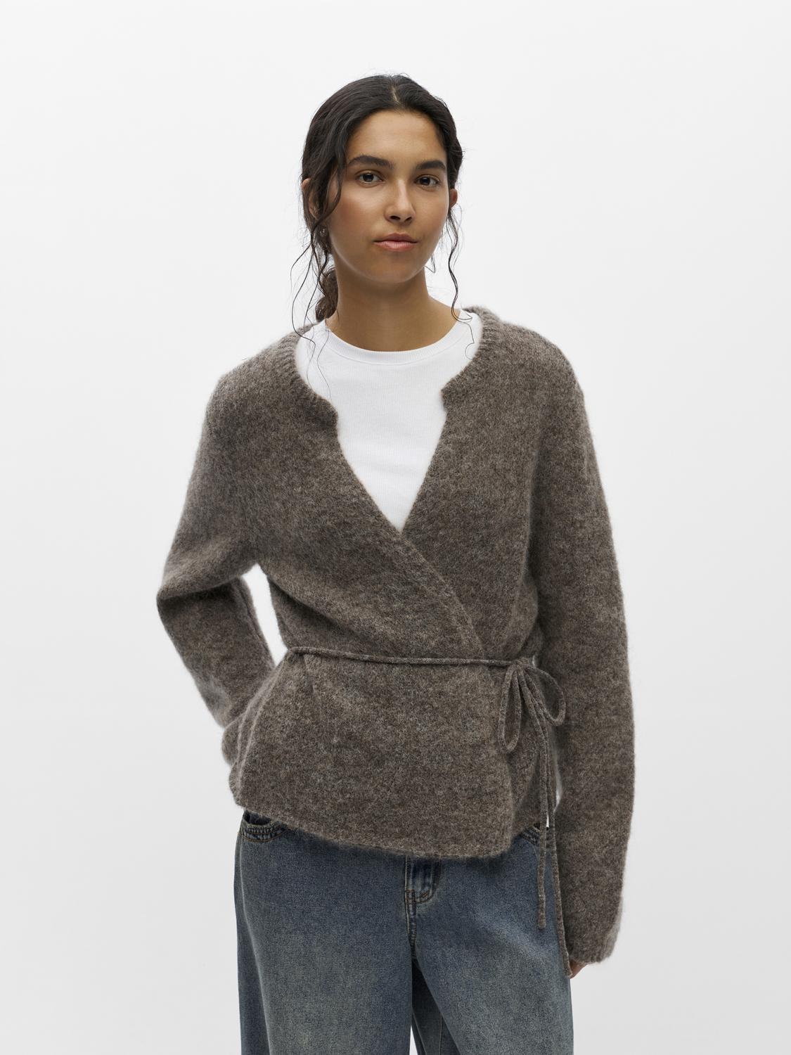 model_shot-front